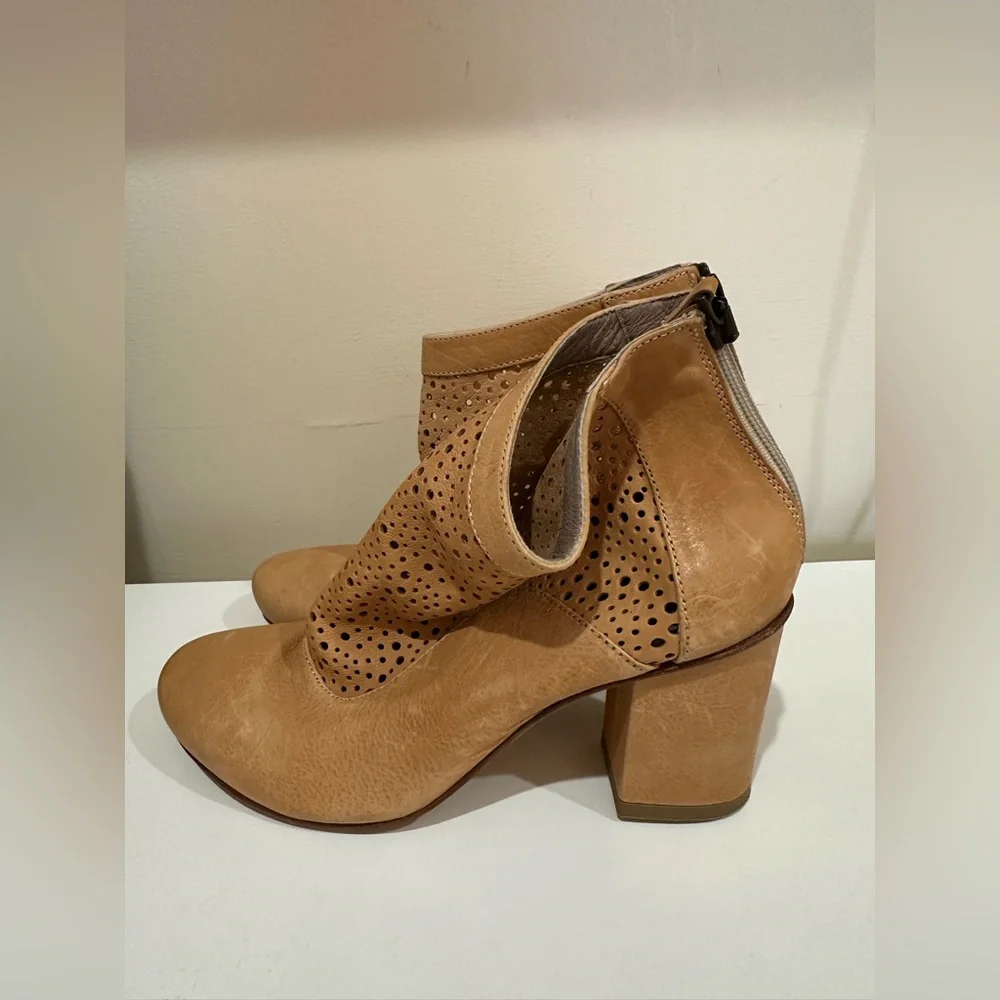 ANTHROPOLOGIE Latitude Femme “Sahara” Italian Leather Boots Women’s EU 37 US 6.5